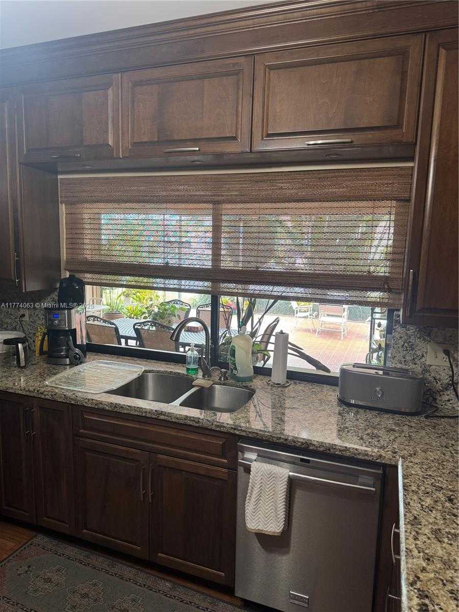 Small Image of 14679 GLENCAIRN RD, Miami Lakes Number 10
