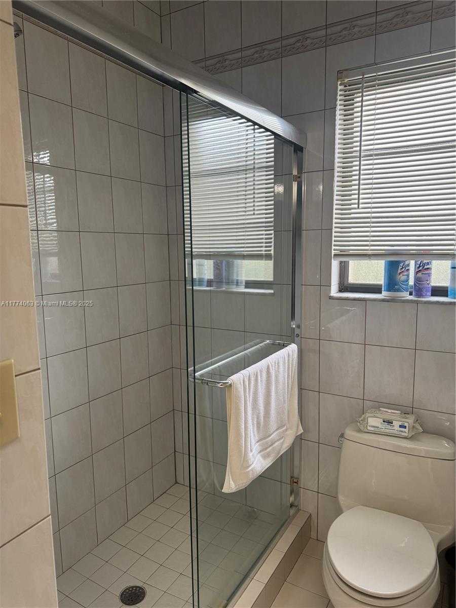 Small Image of 14679 GLENCAIRN RD, Miami Lakes Number 17