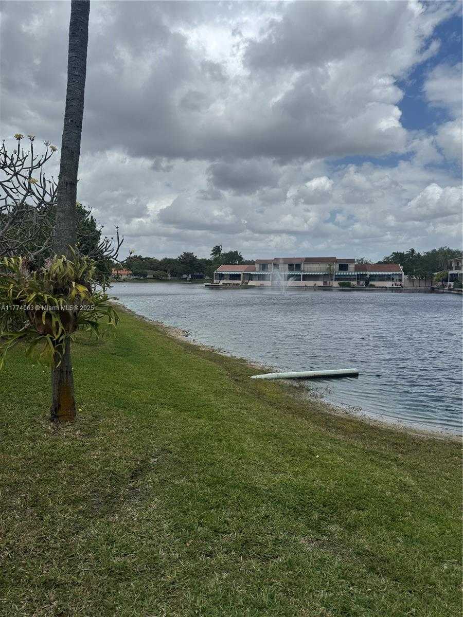 Small Image of 14679 GLENCAIRN RD, Miami Lakes Number 21