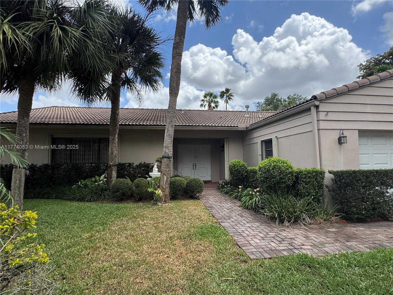 Small Image of 14679 GLENCAIRN RD, Miami Lakes Number 33