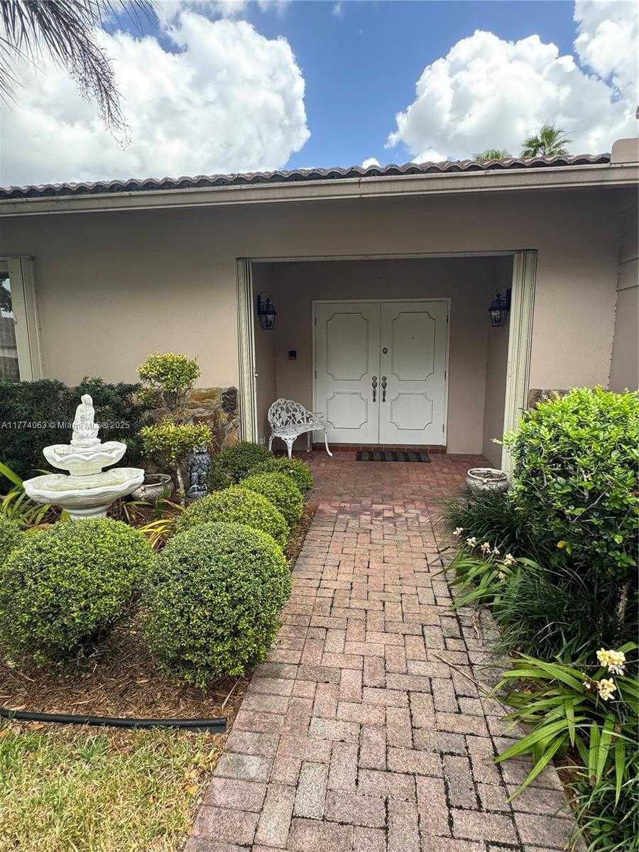 Small Image of 14679 GLENCAIRN RD, Miami Lakes Number 34