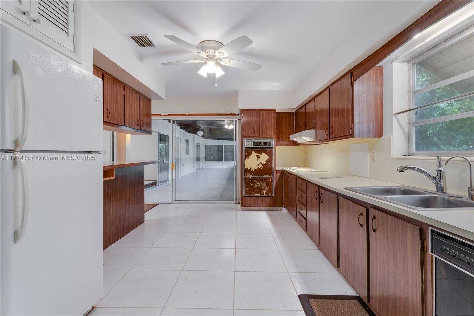Small Image of 7200 SOUTH WEST 131ST ST, Pinecrest Number 7