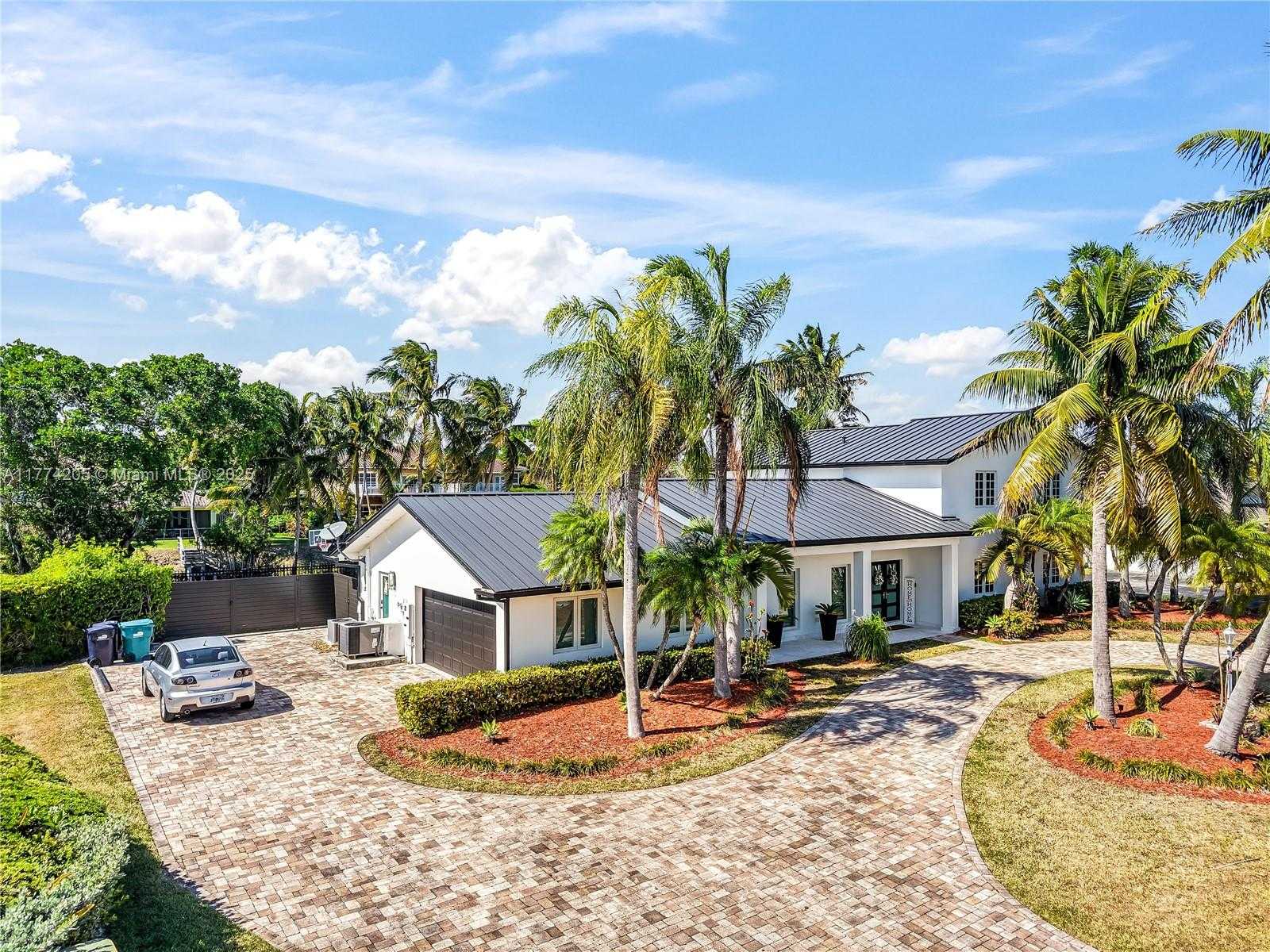 Small Image of 7501 SOUTH WEST 174TH ST, Palmetto Bay Number 1