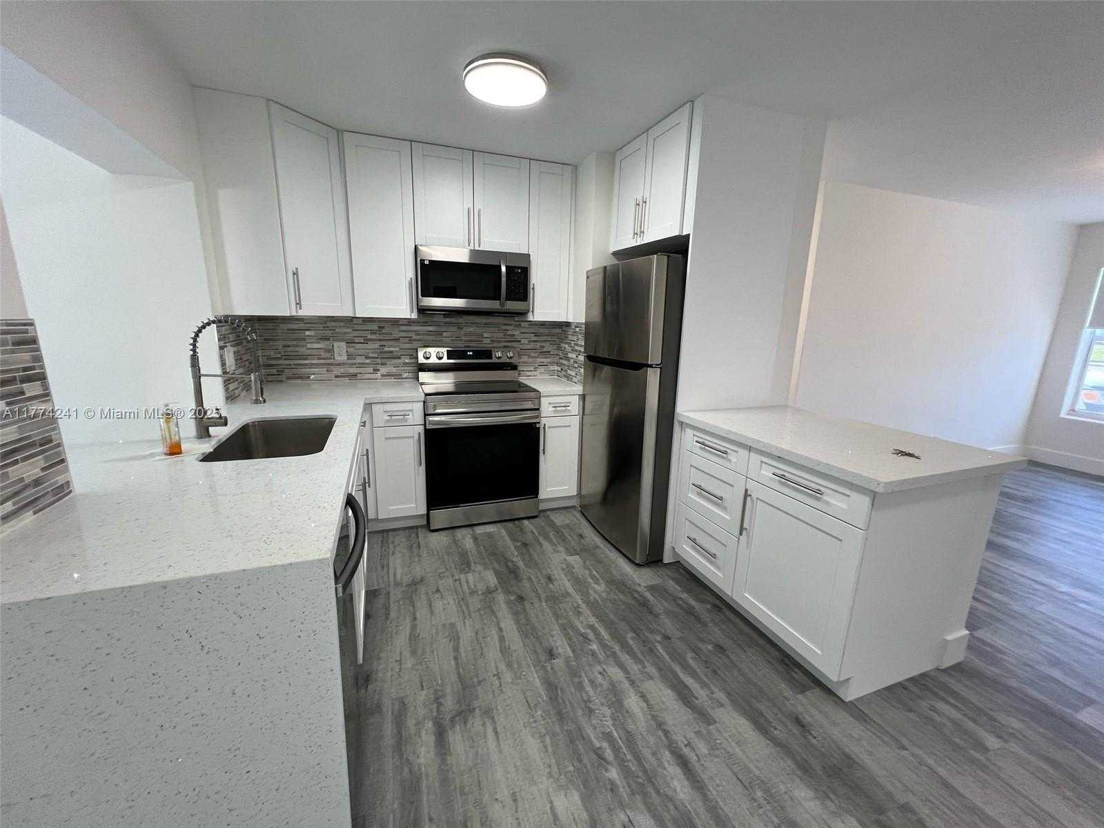 Small Image of 6761 SHERIDAN ST, Hollywood Number 10