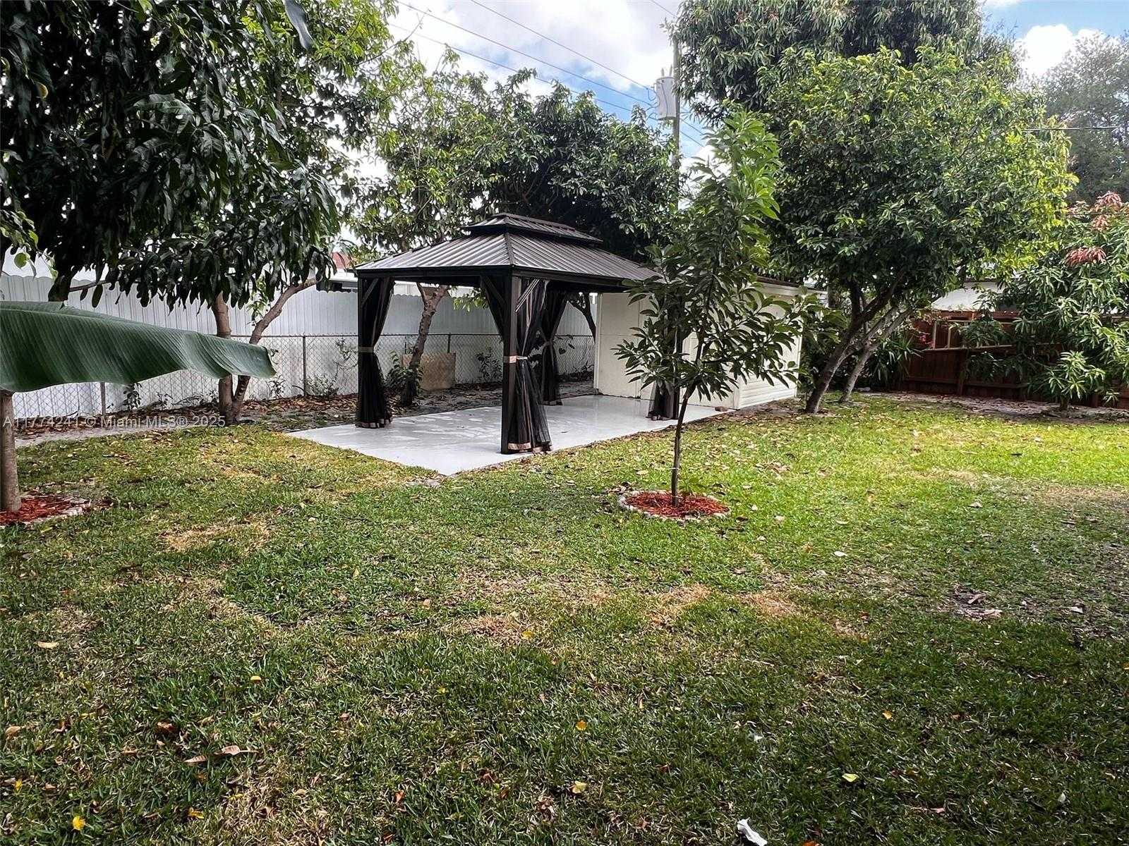 Small Image of 6761 SHERIDAN ST, Hollywood Number 20