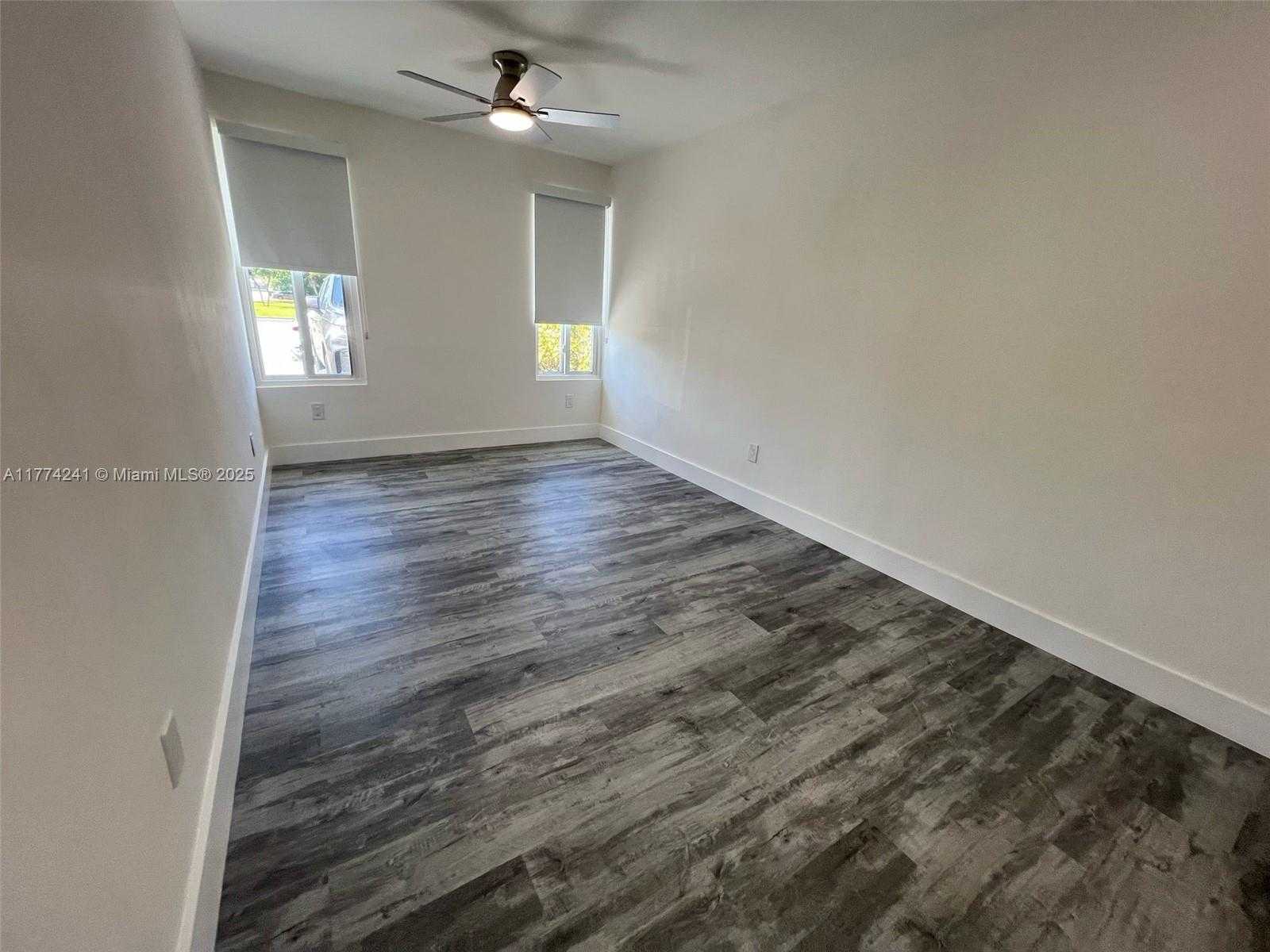 Small Image of 6761 SHERIDAN ST, Hollywood Number 4