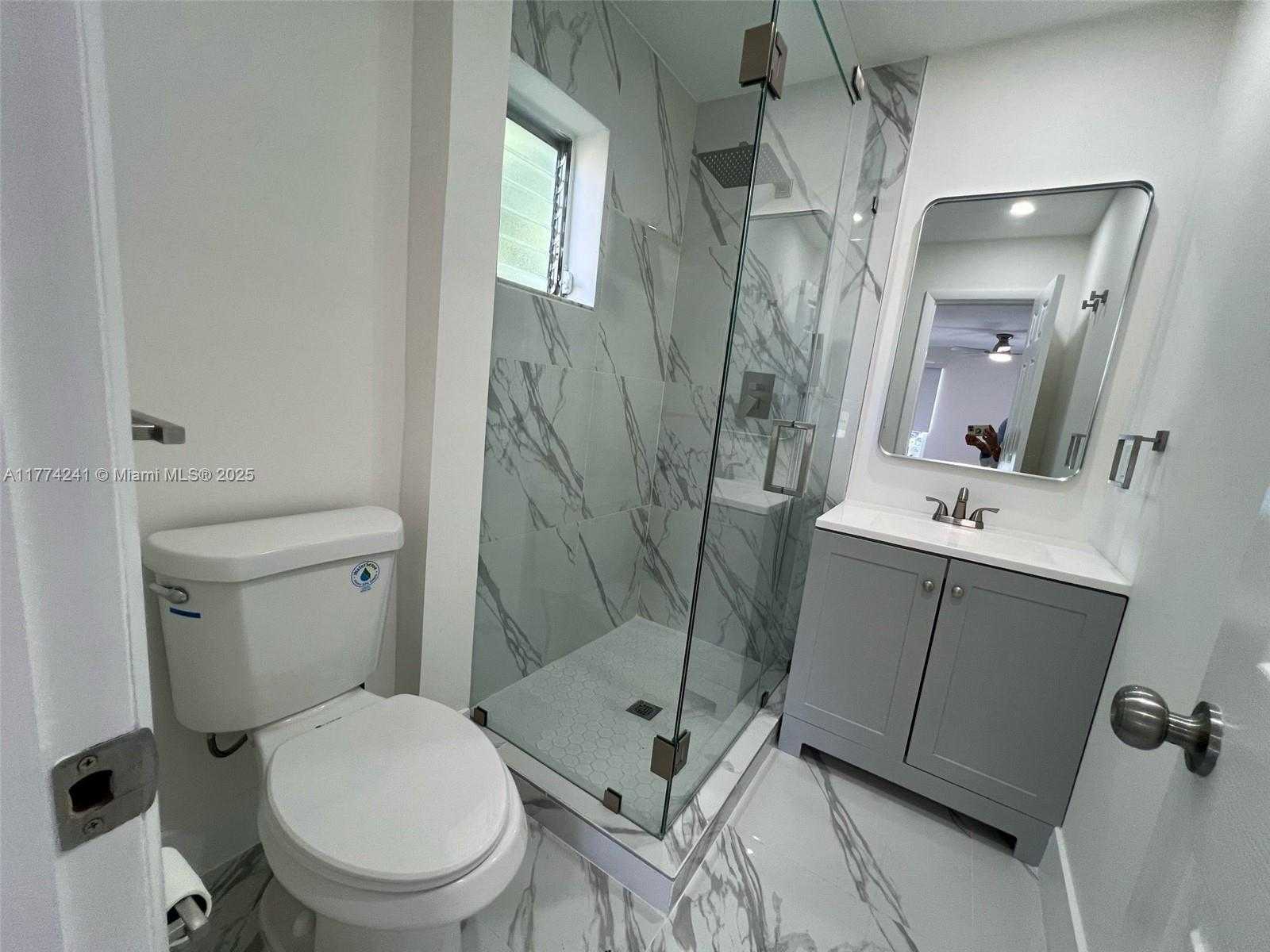 Small Image of 6761 SHERIDAN ST, Hollywood Number 5