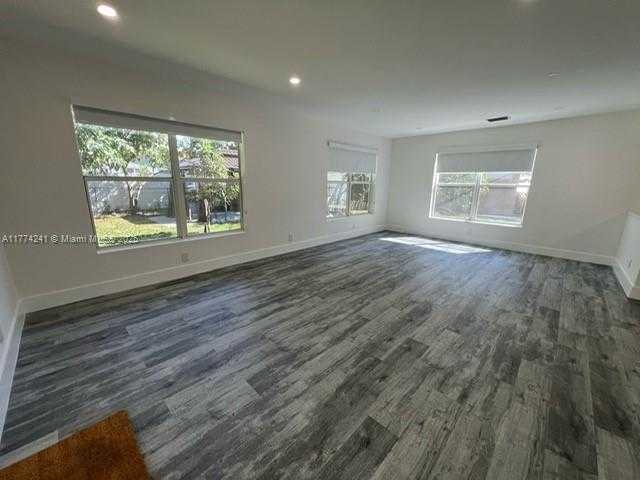 Small Image of 6761 SHERIDAN ST, Hollywood Number 7