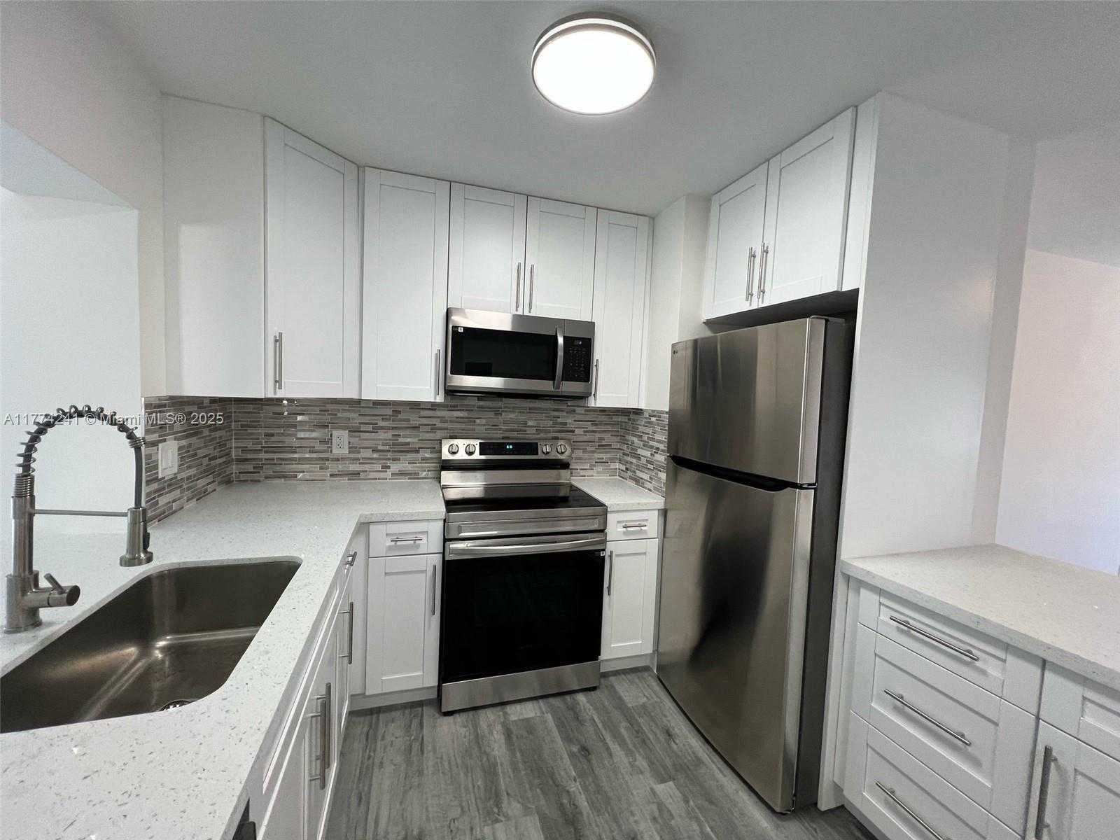 Small Image of 6761 SHERIDAN ST, Hollywood Number 9