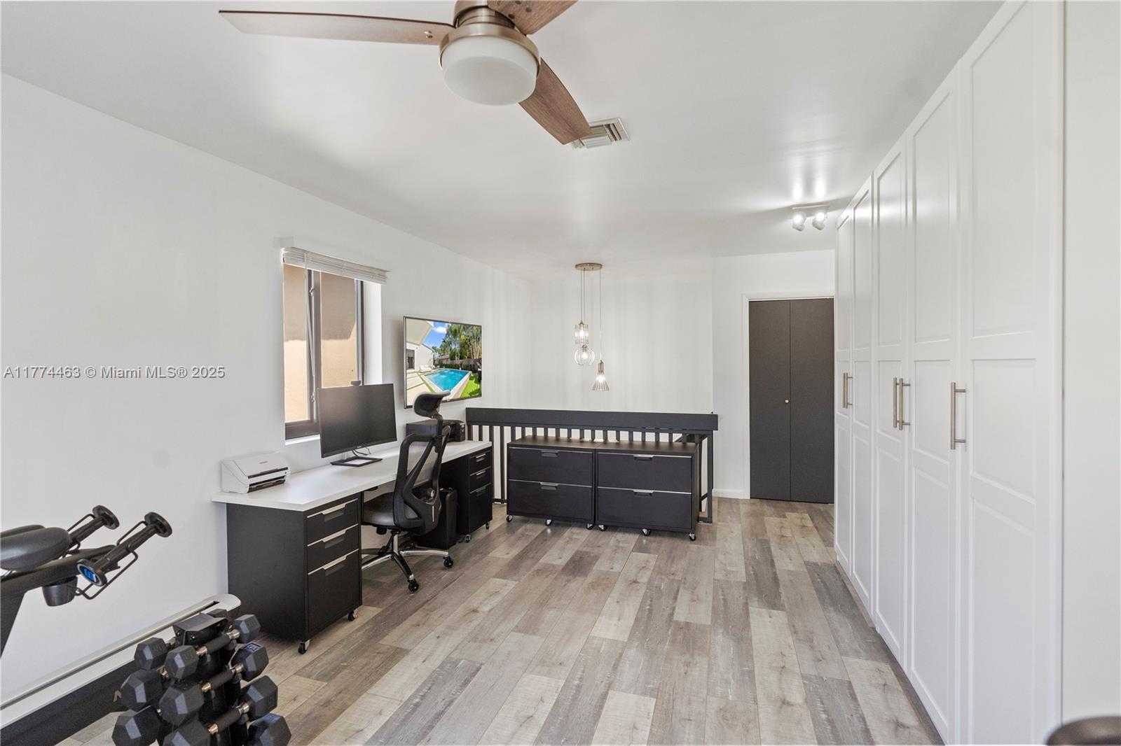 Small Image of 850 HOLLYWOOD BLVD, Hollywood Number 27