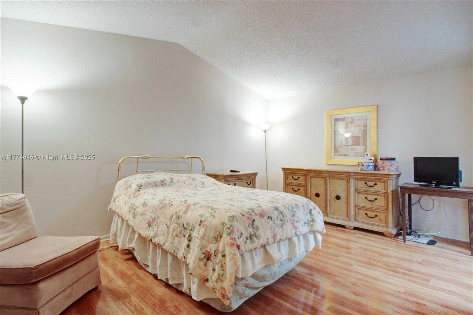 Small Image of 17349 NORTH WEST 62ND PL, Hialeah Number 14