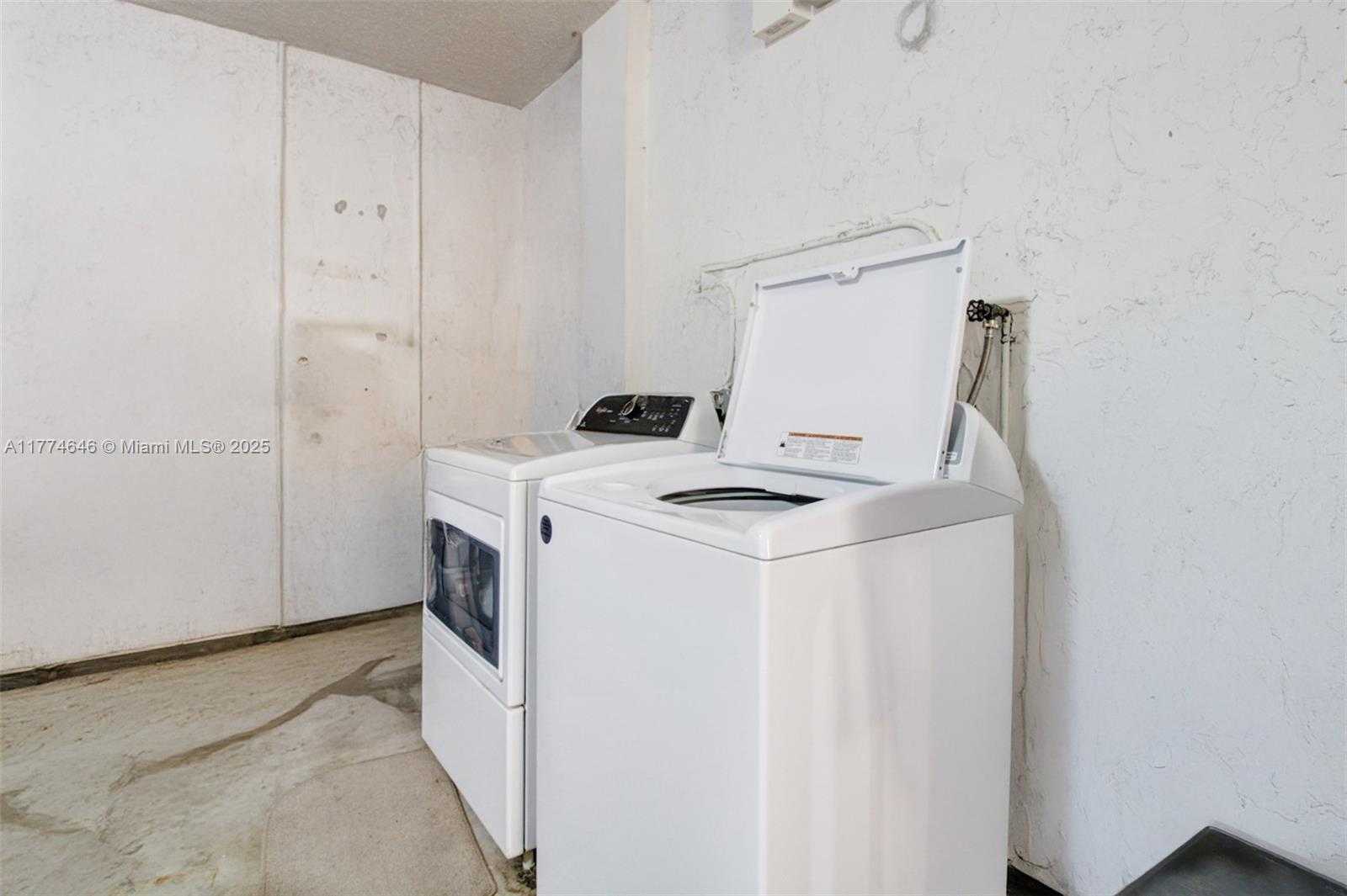 Small Image of 17349 NORTH WEST 62ND PL, Hialeah Number 25