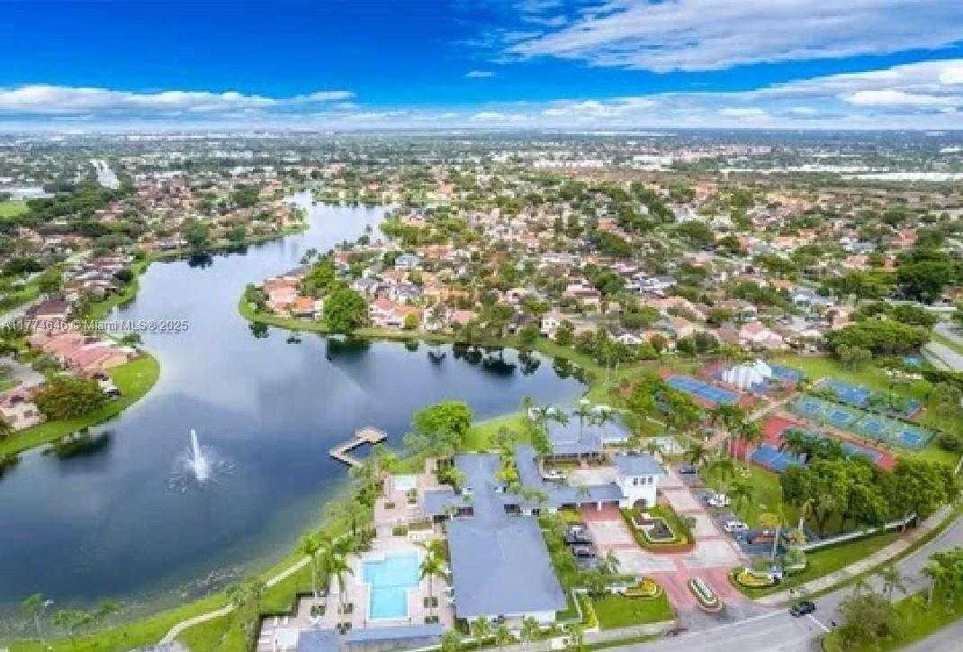 Small Image of 17349 NORTH WEST 62ND PL, Hialeah Number 29