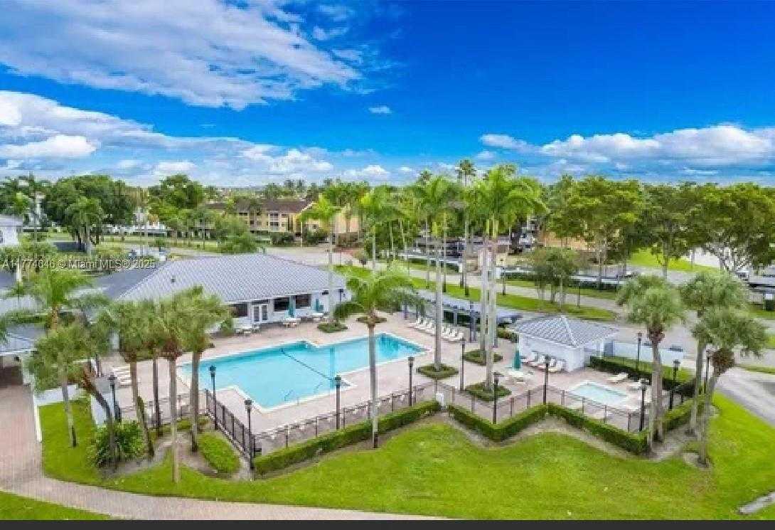 Small Image of 17349 NORTH WEST 62ND PL, Hialeah Number 31