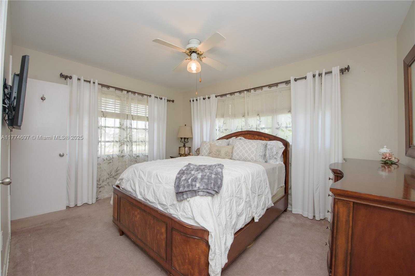 Small Image of 434 NORTH WEST 20TH ST, Homestead Number 18