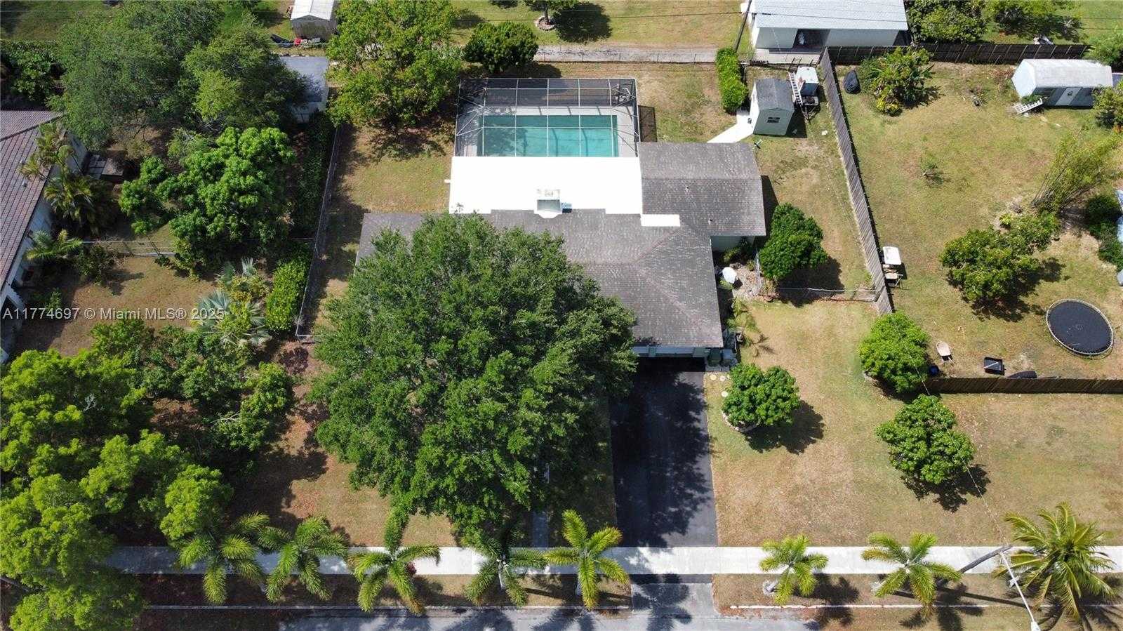 Small Image of 434 NORTH WEST 20TH ST, Homestead Number 37