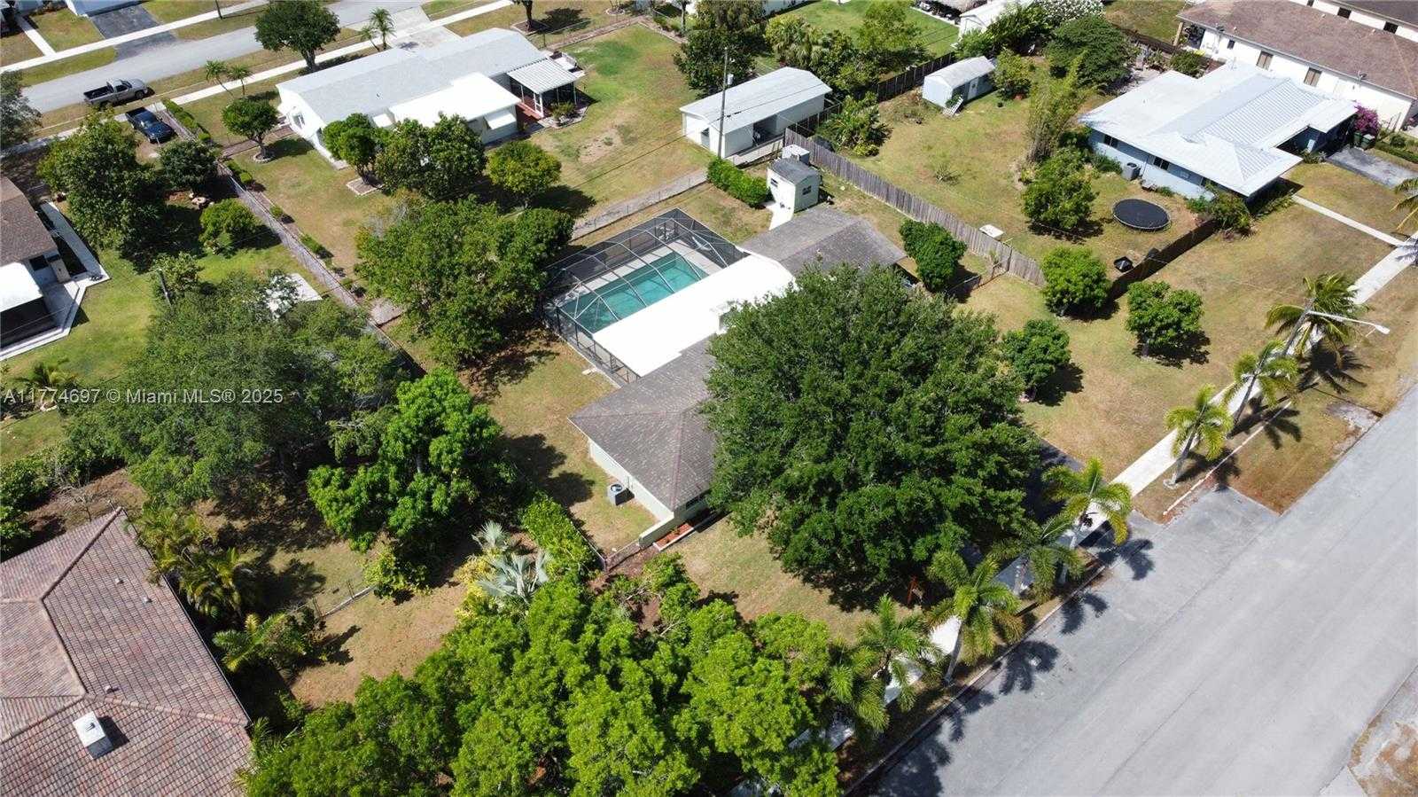 Small Image of 434 NORTH WEST 20TH ST, Homestead Number 38