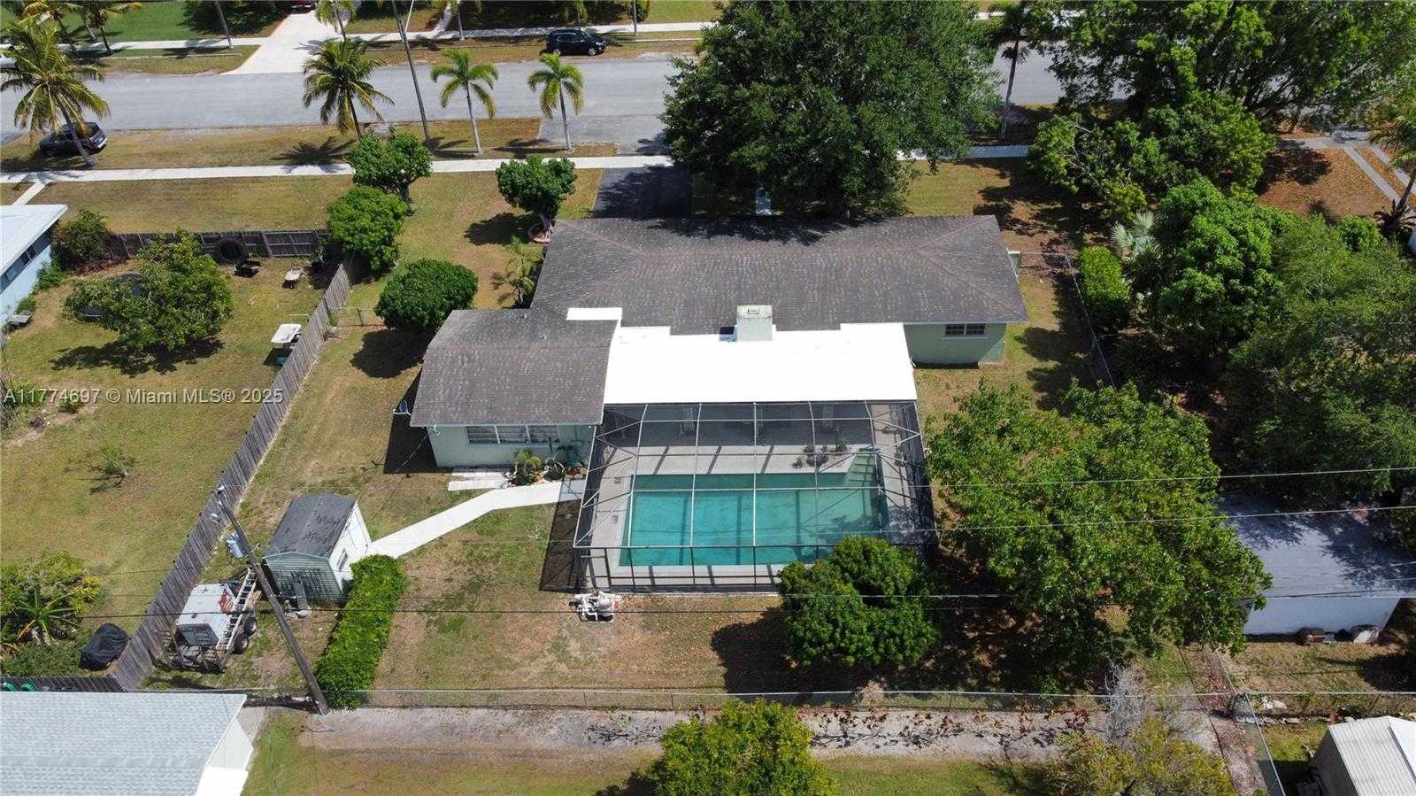 Small Image of 434 NORTH WEST 20TH ST, Homestead Number 41