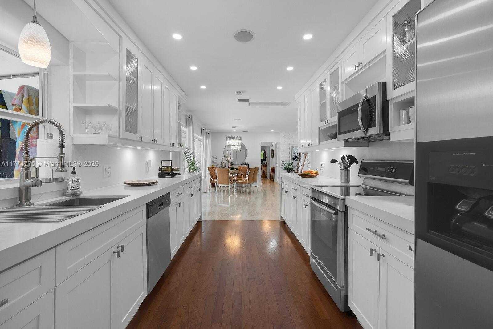 Small Image of 1523 BLUE RD, Coral Gables Number 10