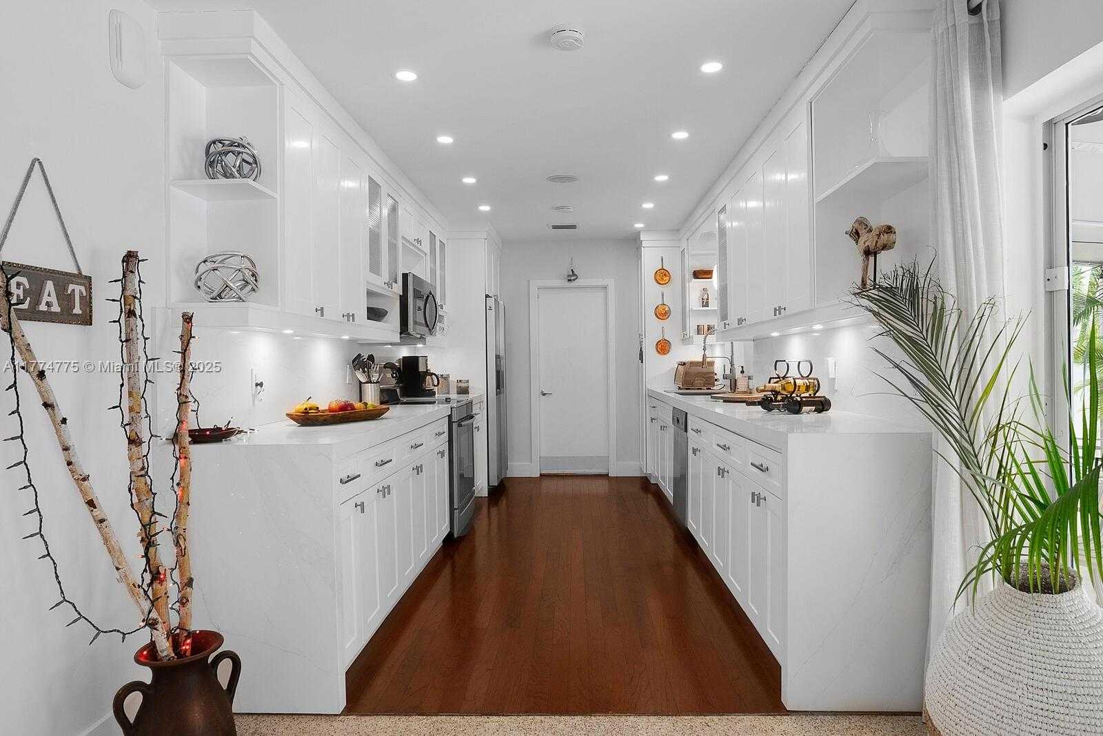 Small Image of 1523 BLUE RD, Coral Gables Number 9