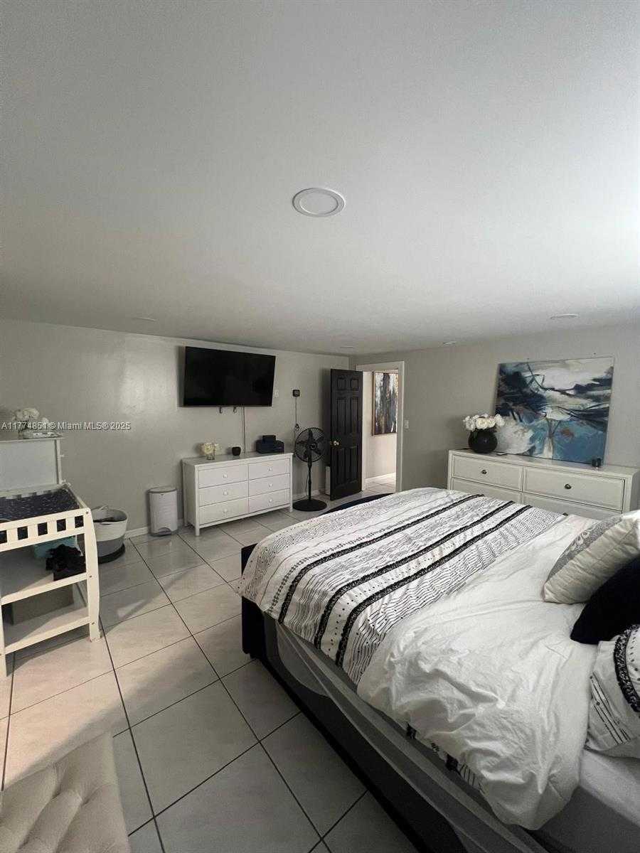 Small Image of 545 NORTH WEST 136TH ST, North Miami Number 10