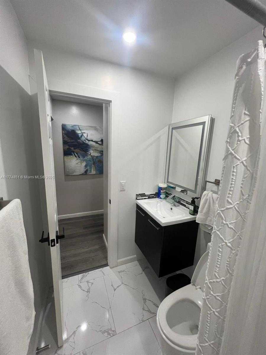 Small Image of 545 NORTH WEST 136TH ST, North Miami Number 3