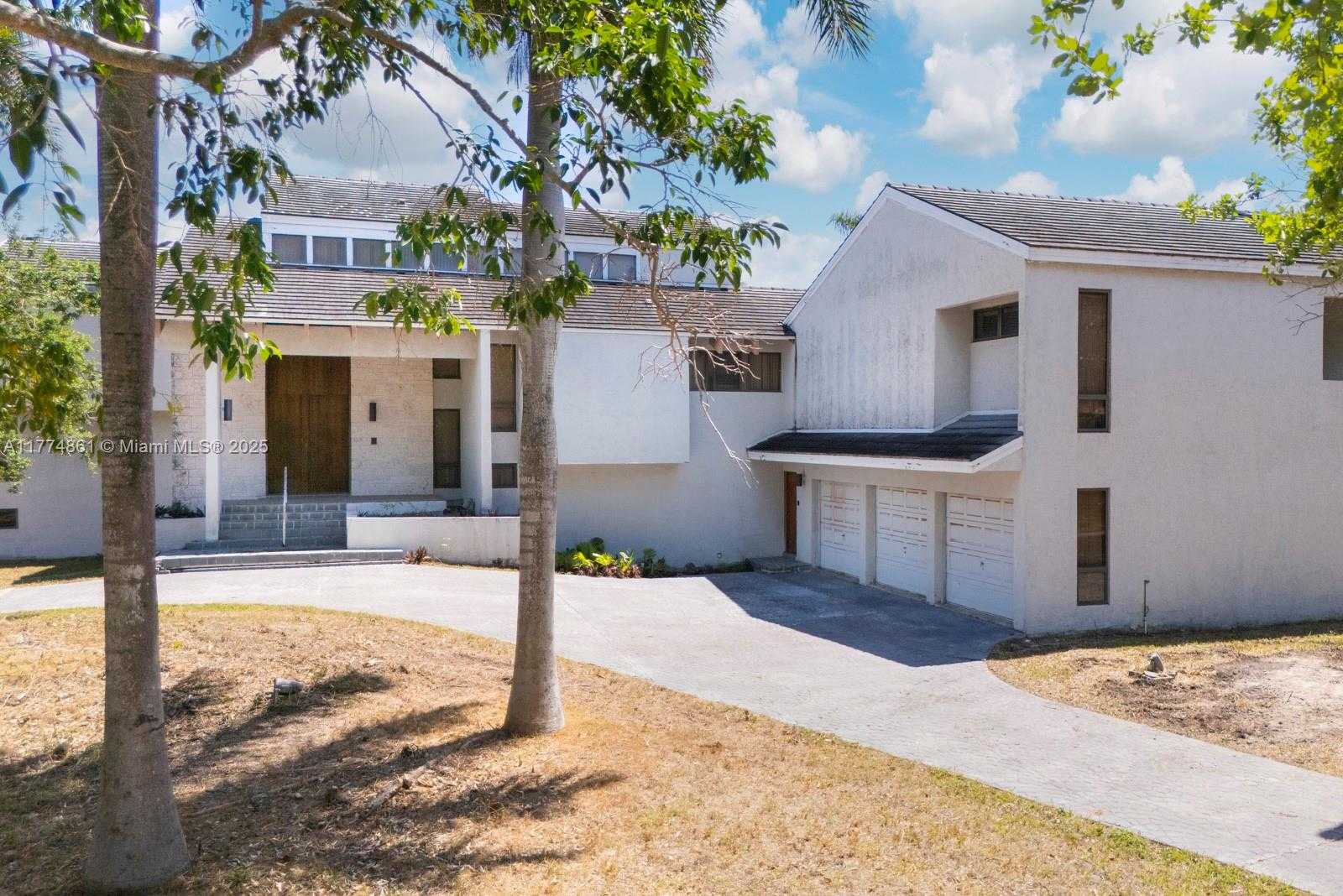 Small Image of 30 LEUCADENDRA DR, Coral Gables Number 10