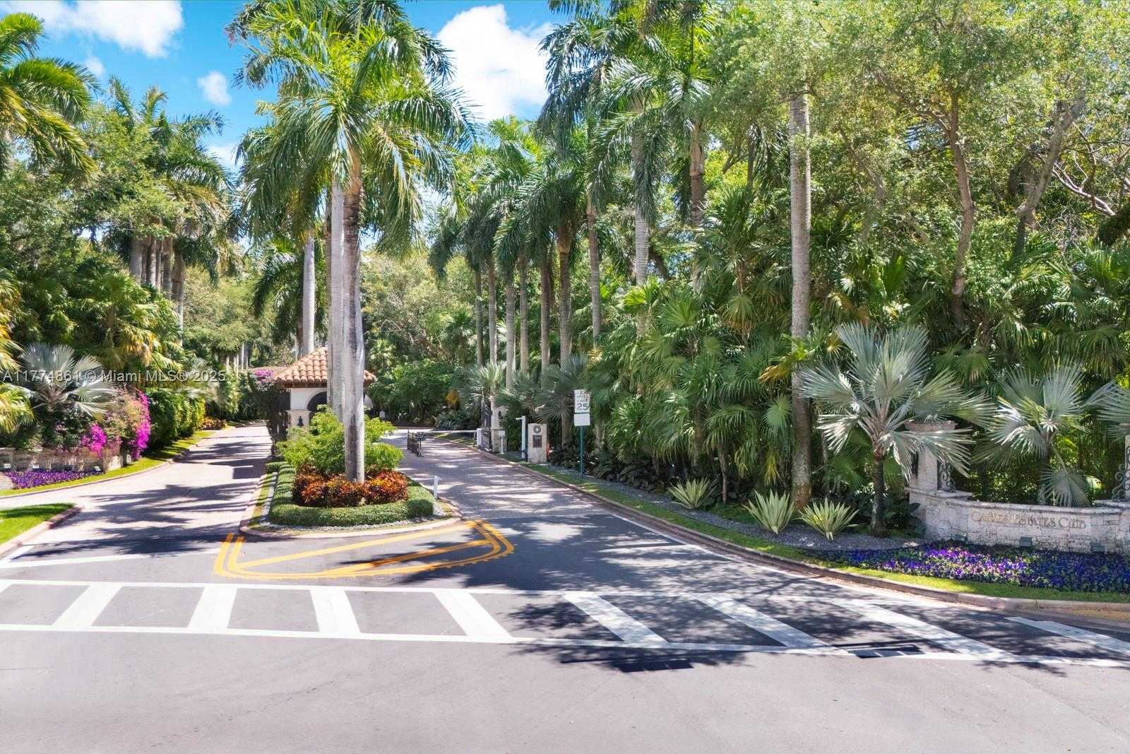 Small Image of 30 LEUCADENDRA DR, Coral Gables Number 13