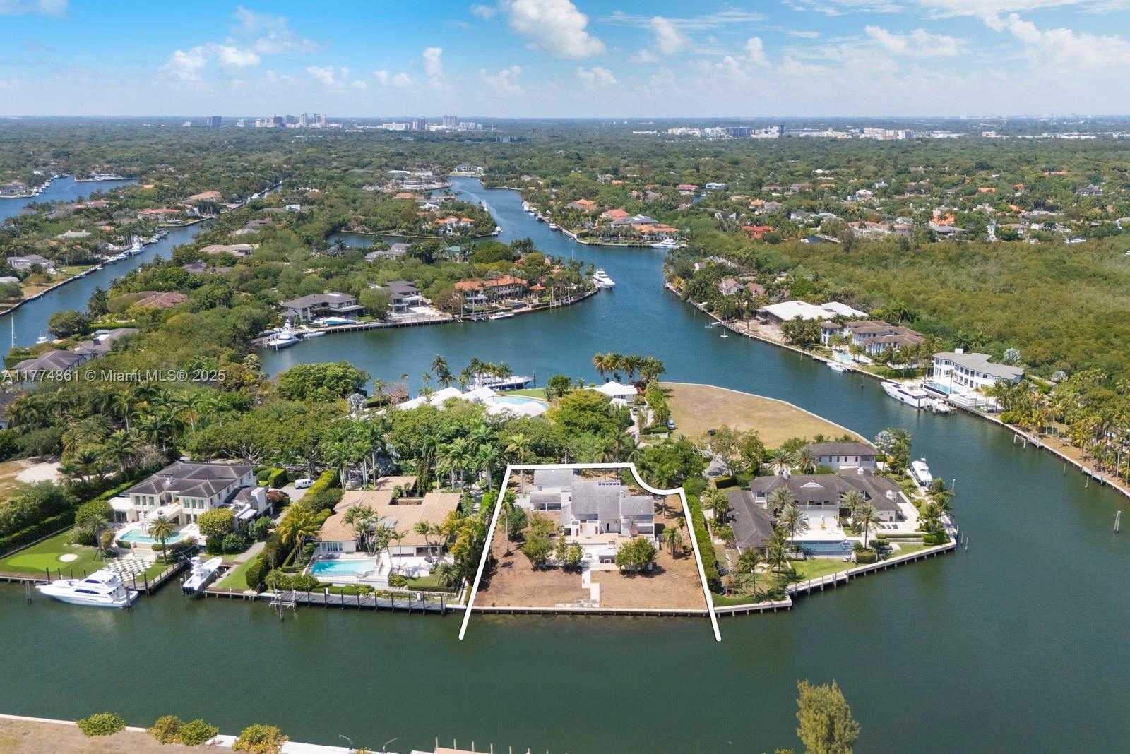Small Image of 30 LEUCADENDRA DR, Coral Gables Number 2