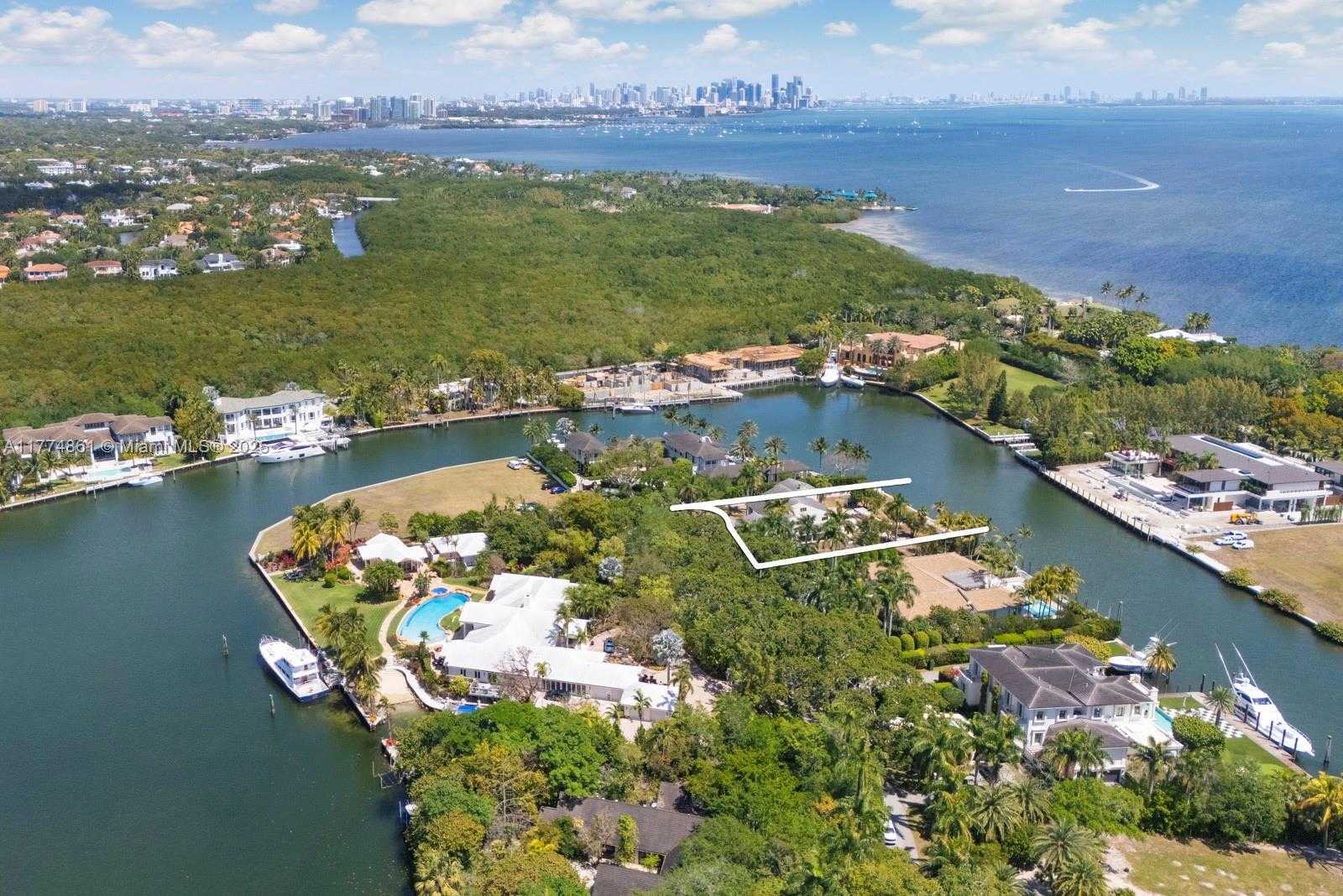 Small Image of 30 LEUCADENDRA DR, Coral Gables Number 3
