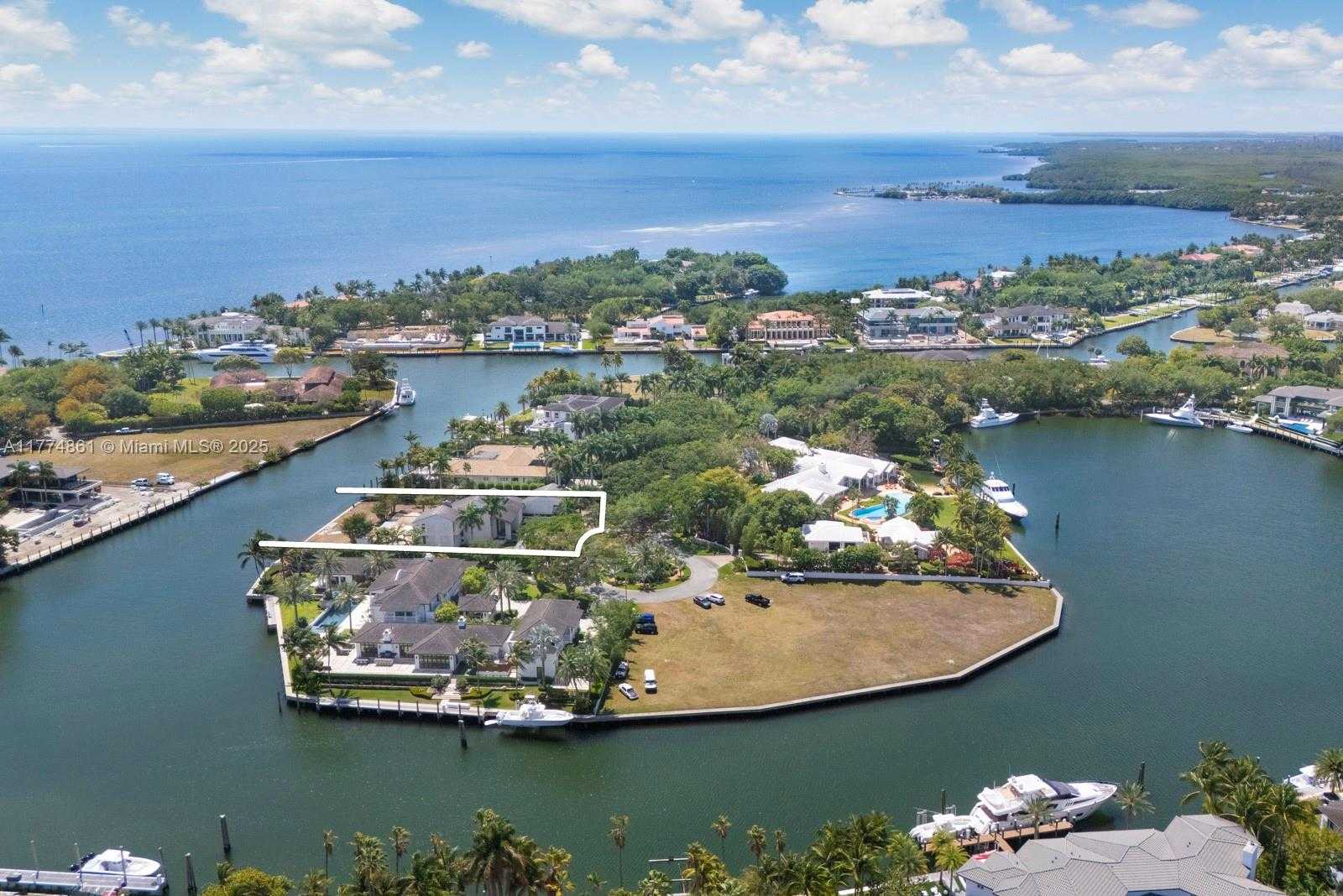 Small Image of 30 LEUCADENDRA DR, Coral Gables Number 4