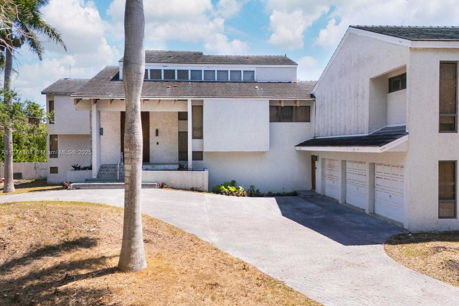 Small Image of 30 LEUCADENDRA DR, Coral Gables Number 9