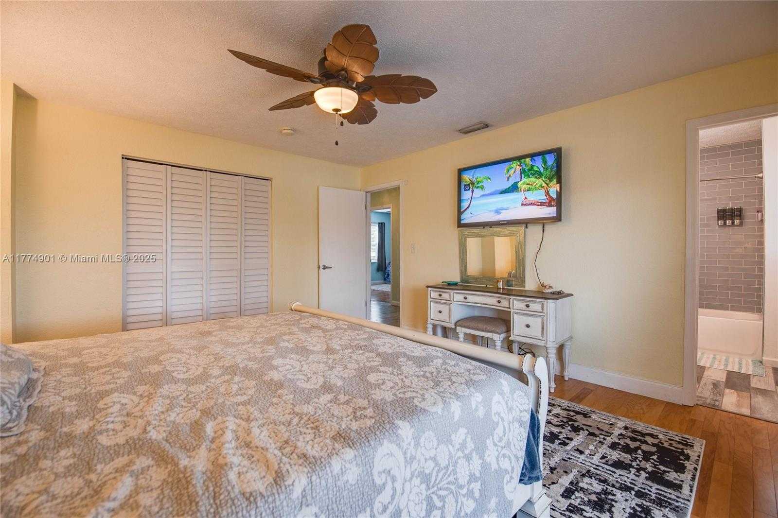 Small Image of 17081 WEST STARFISH LN W, Sugarloaf Number 12