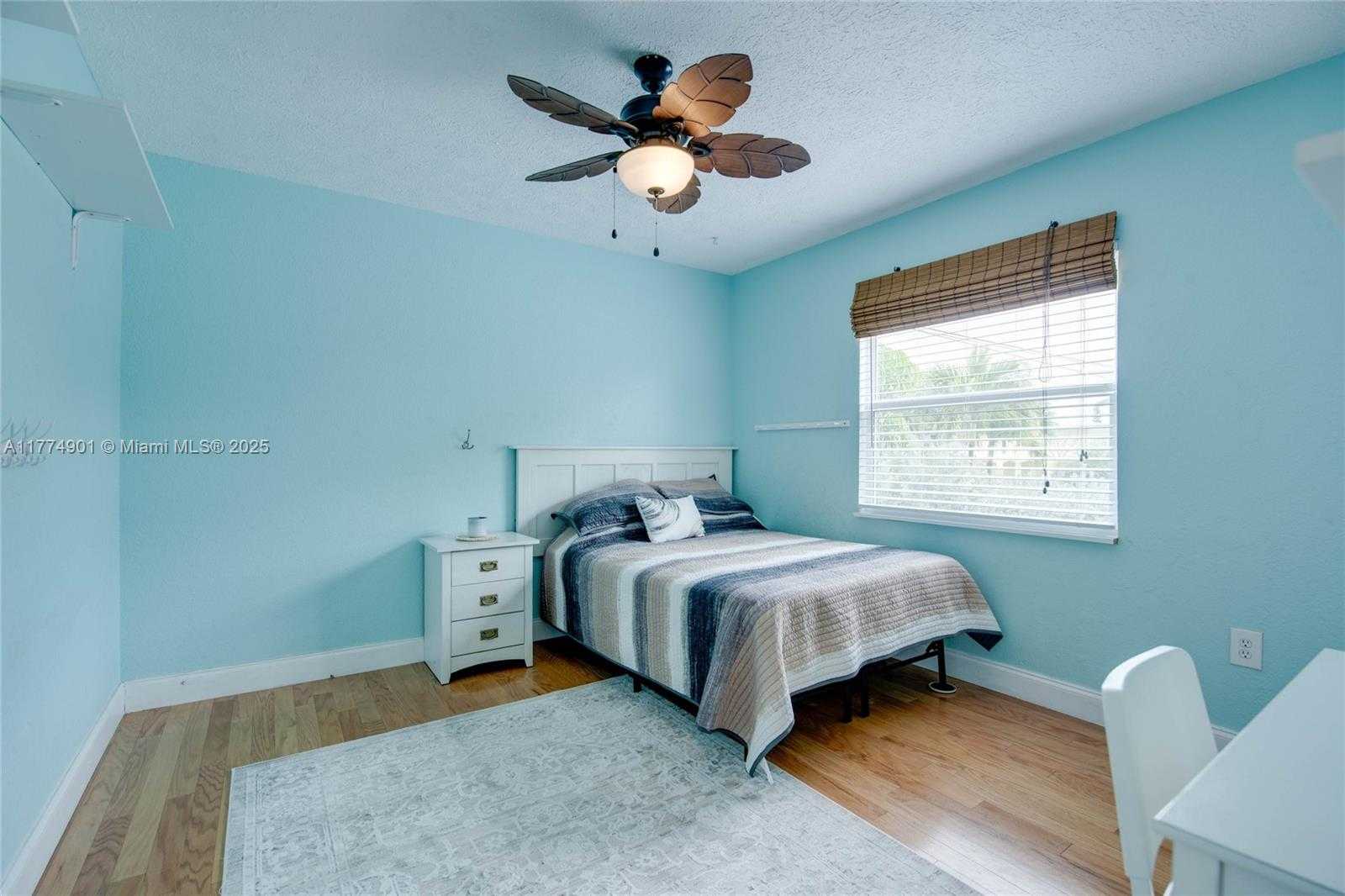 Small Image of 17081 WEST STARFISH LN W, Sugarloaf Number 14