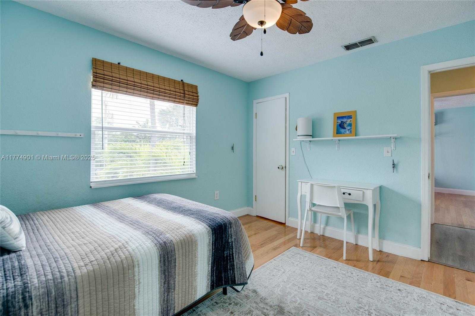 Small Image of 17081 WEST STARFISH LN W, Sugarloaf Number 15
