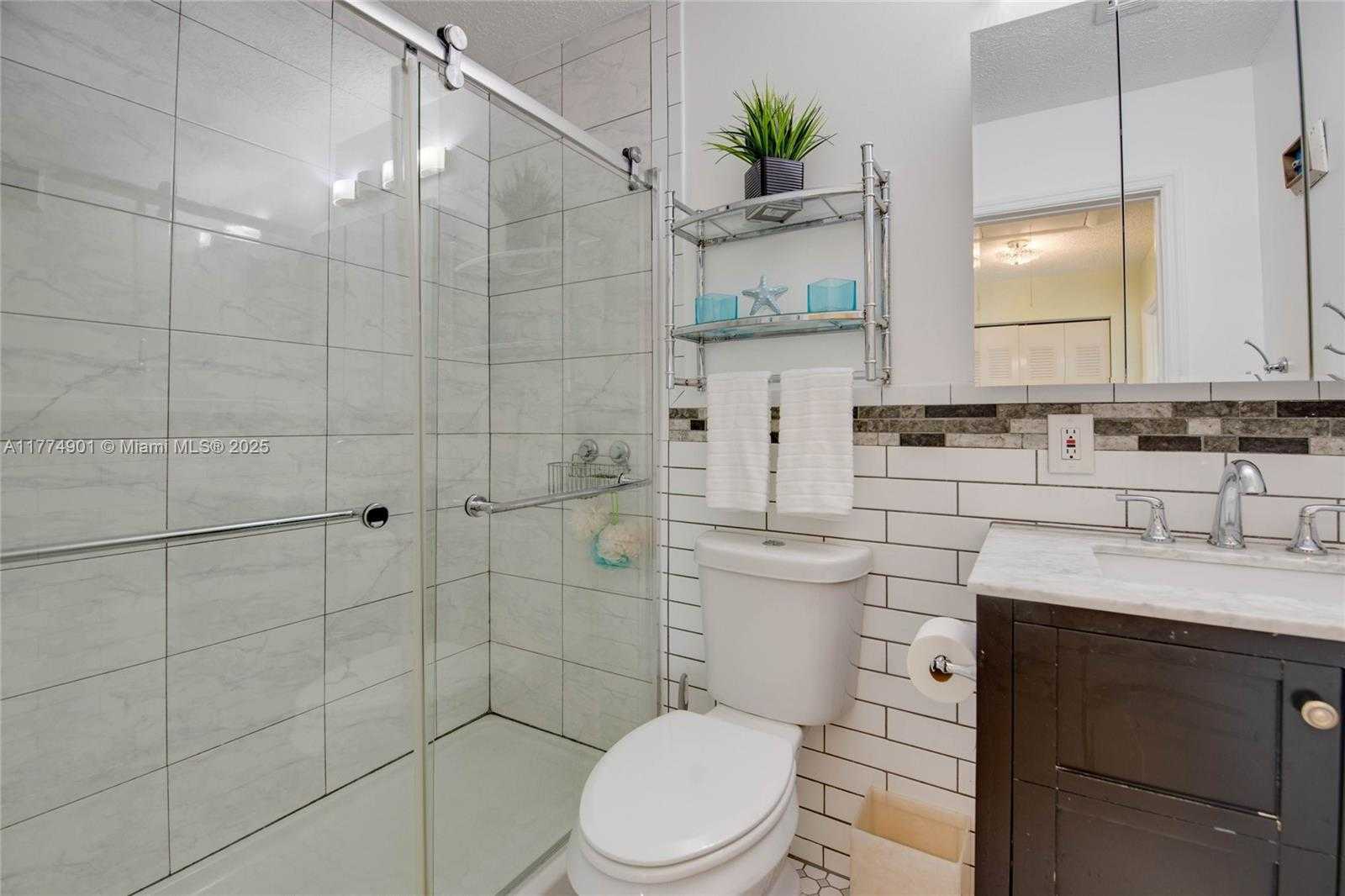Small Image of 17081 WEST STARFISH LN W, Sugarloaf Number 18