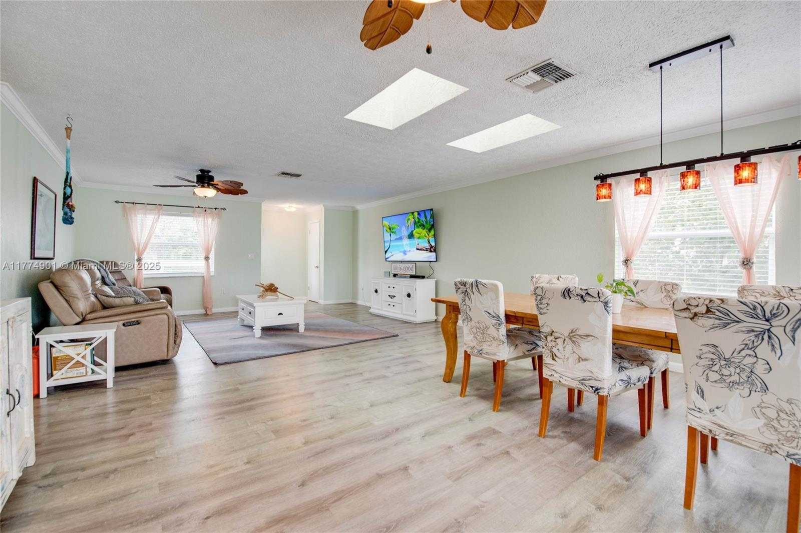 Small Image of 17081 WEST STARFISH LN W, Sugarloaf Number 4