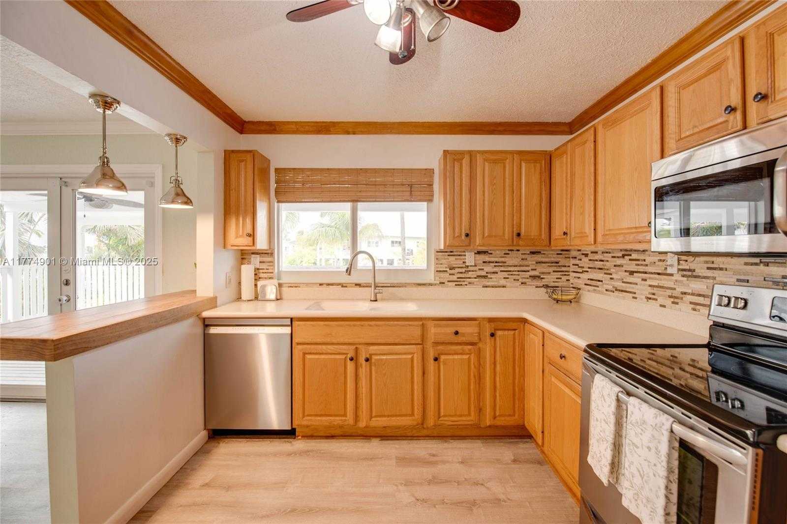 Small Image of 17081 WEST STARFISH LN W, Sugarloaf Number 6