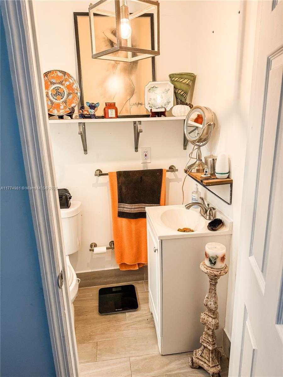 Small Image of 15809 SOUTH WEST 65TH TER, Miami Number 14