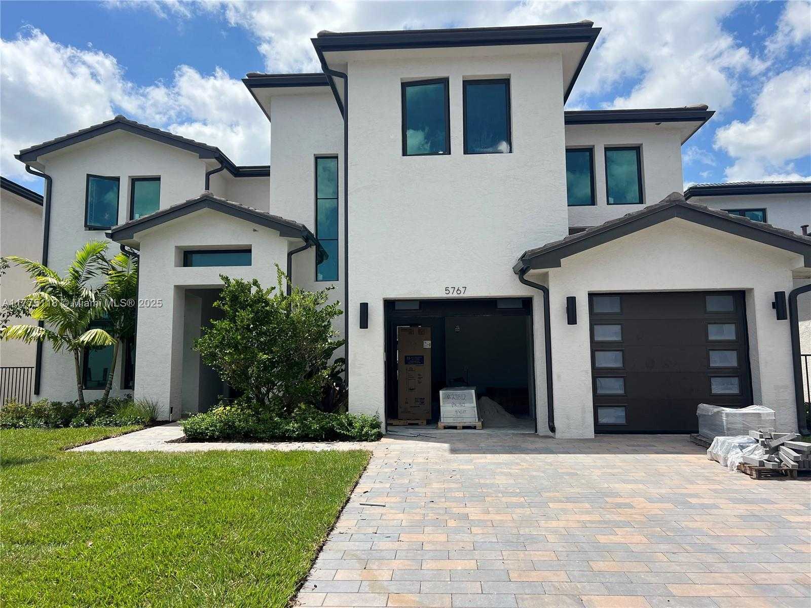Small Image of 5767 WEST ASHWOOD, Hollywood Number 17