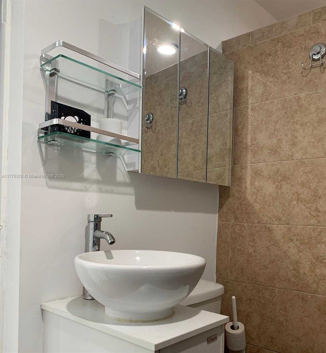 Small Image of 2514 ADAMS ST, Hollywood Number 7