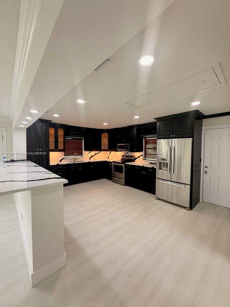 Small Image of 4529 SOUTH WEST 24TH ST, Fort Lauderdale Number 3