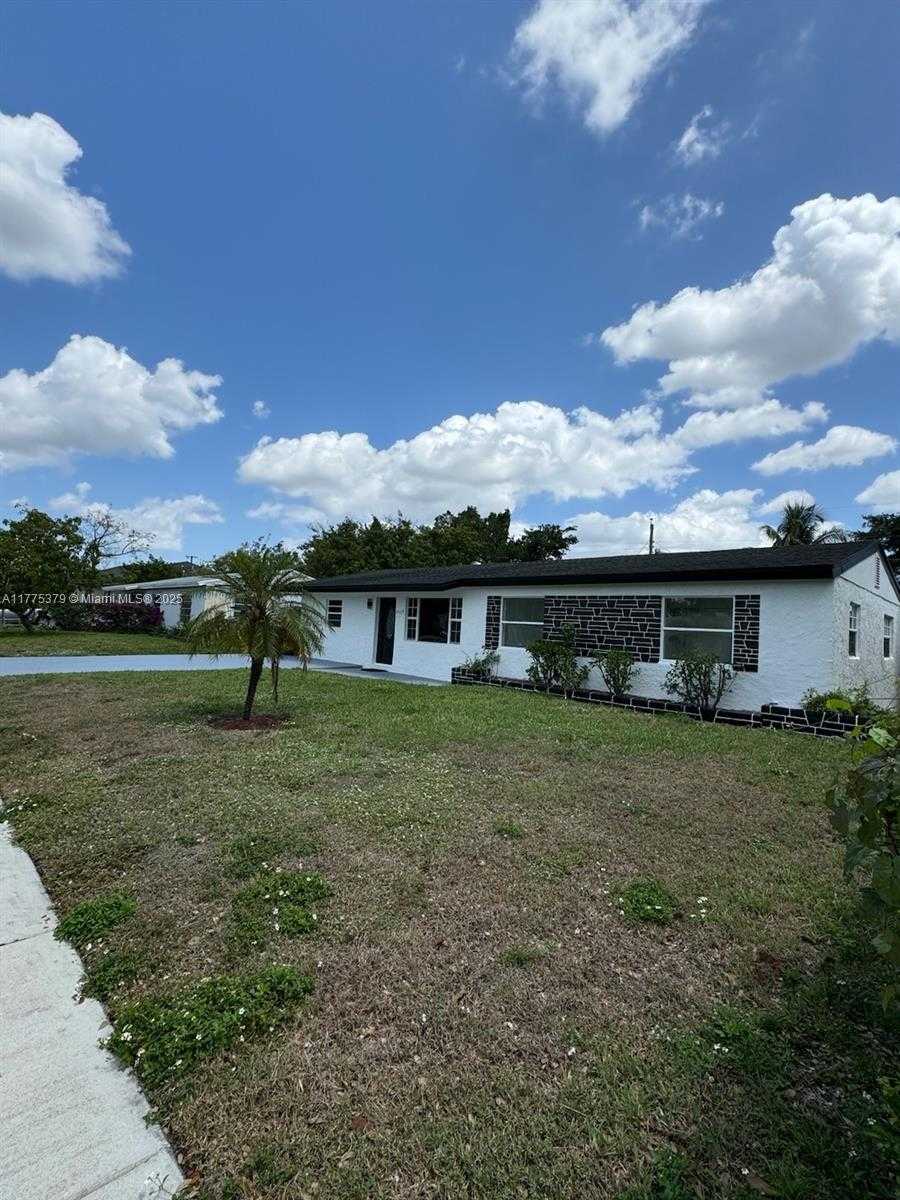Small Image of 4529 SOUTH WEST 24TH ST, Fort Lauderdale Number 57