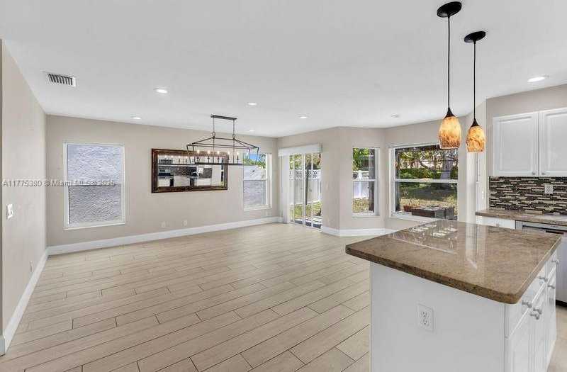 Small Image of 10766 CRESCENDO CIR, Boca Raton Number 17