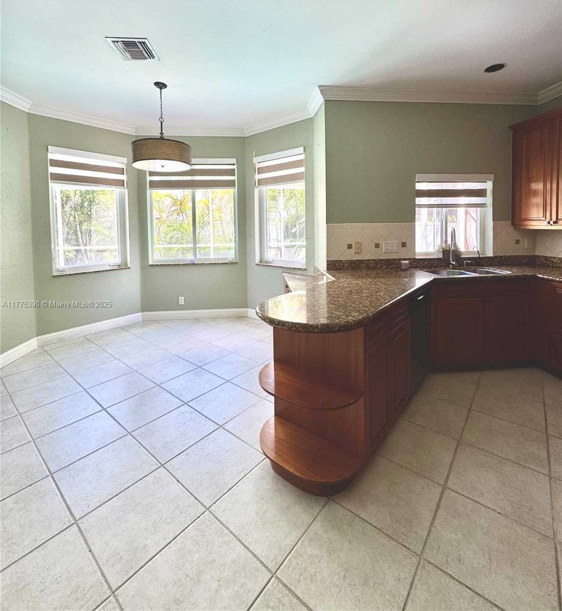 Small Image of 18423 NORTH WEST 9TH ST, Pembroke Pines Number 12