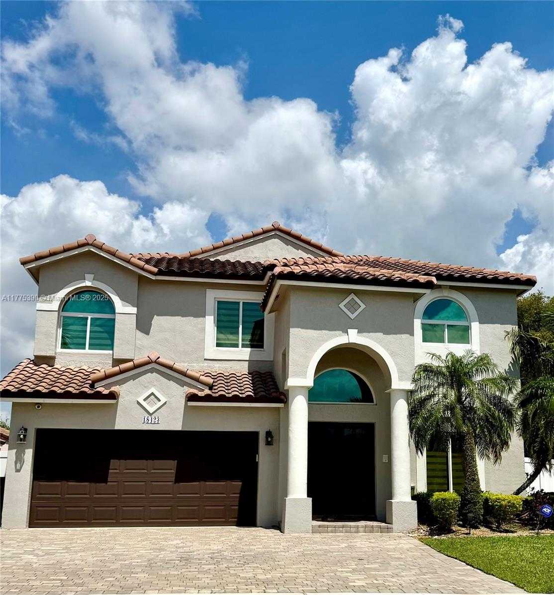 Small Image of 18423 NORTH WEST 9TH ST, Pembroke Pines Number 2