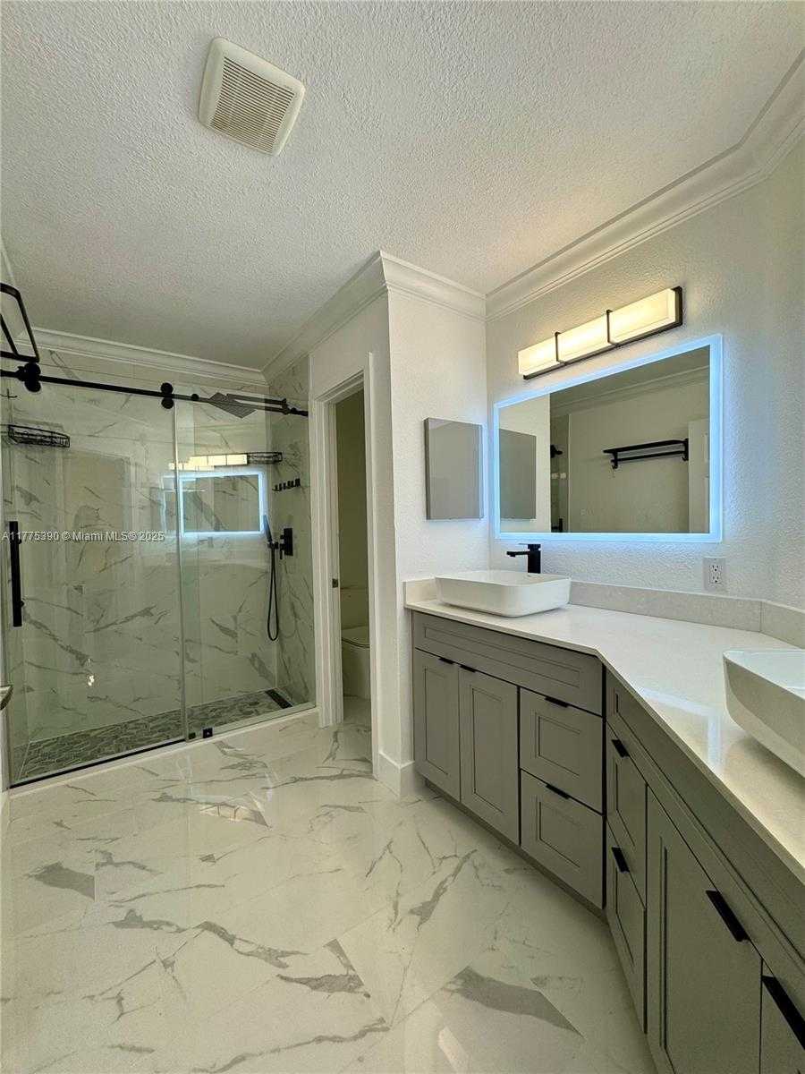 Small Image of 18423 NORTH WEST 9TH ST, Pembroke Pines Number 23