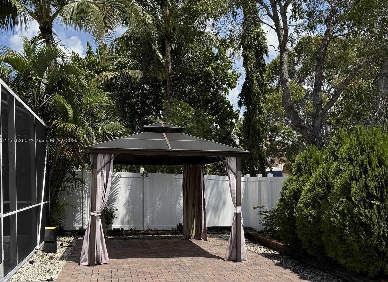 Small Image of 18423 NORTH WEST 9TH ST, Pembroke Pines Number 29