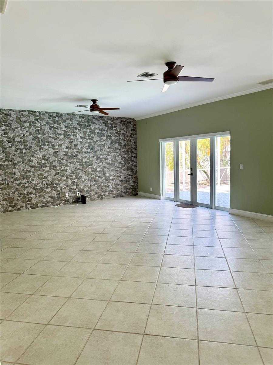 Small Image of 18423 NORTH WEST 9TH ST, Pembroke Pines Number 6