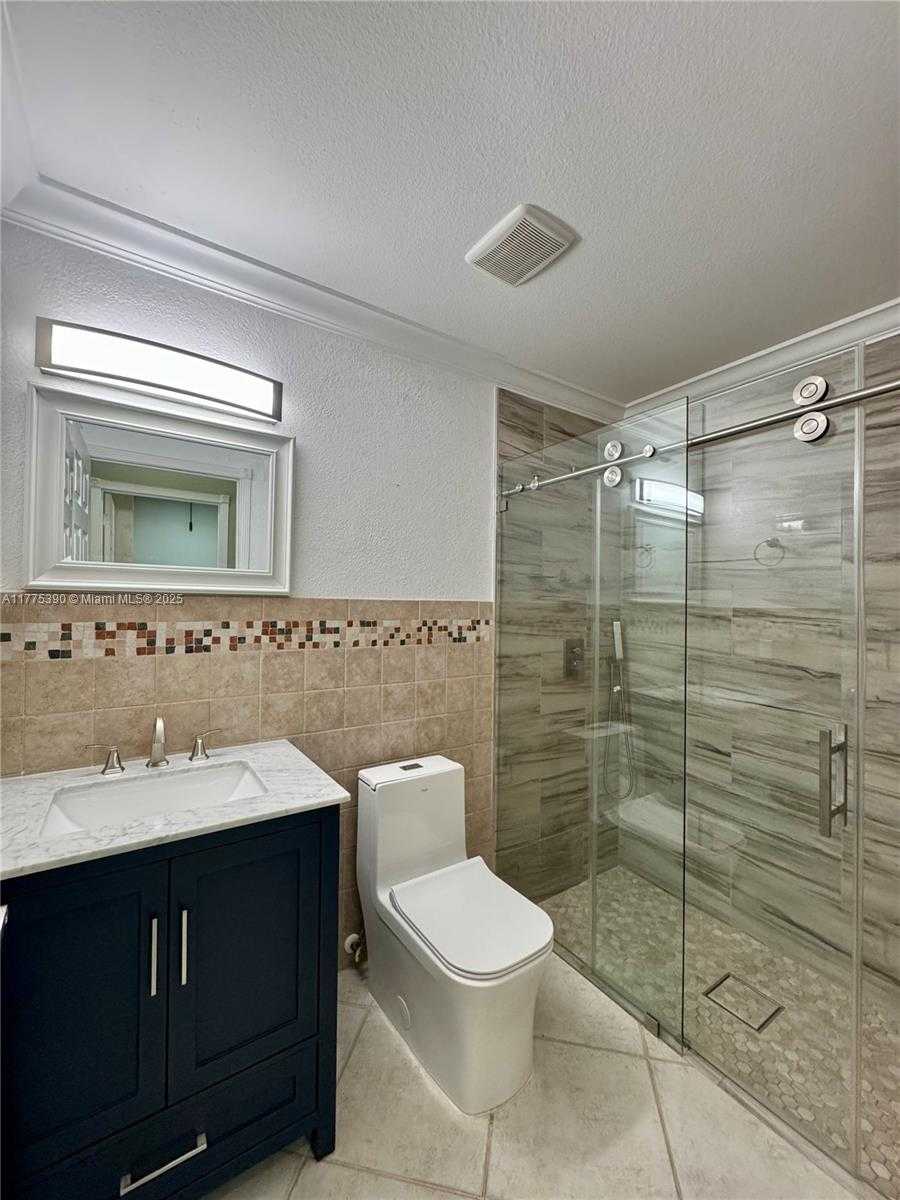 Small Image of 18423 NORTH WEST 9TH ST, Pembroke Pines Number 7